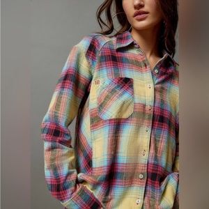 🎁NWOT UO Oversized, distressed flannel. SZ SMALL.